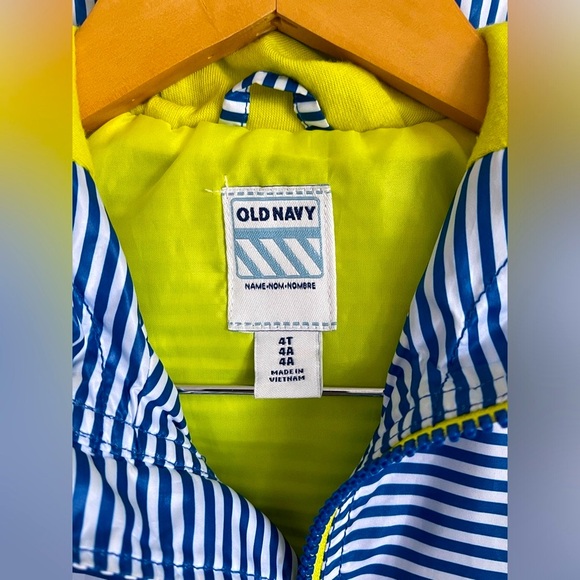 4T Old Navy Toddler Hooded Windbreaker - Picture 3 of 3